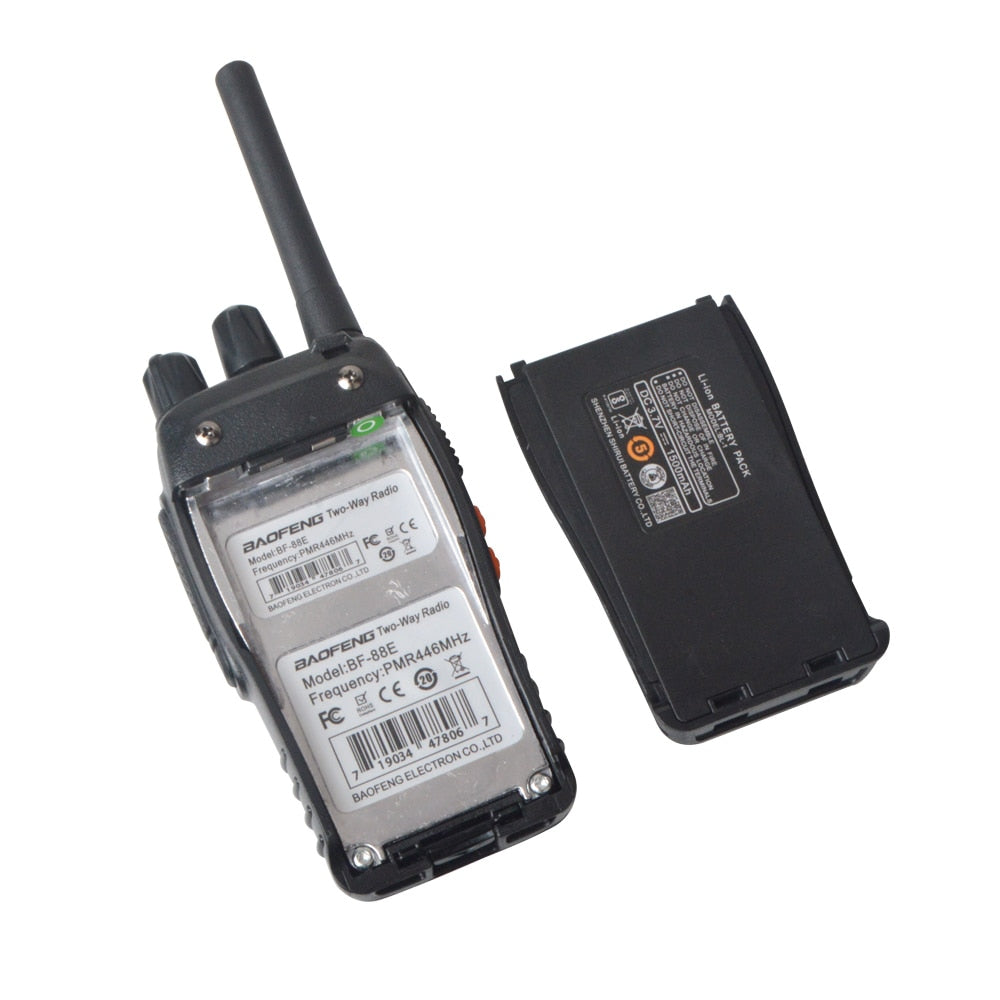 Walkie and Talkie Baofeng BF-88E - 0,5W, 16 canais, s/ licença, c/ fone de ouvido, bateria recarregável de 1500mah